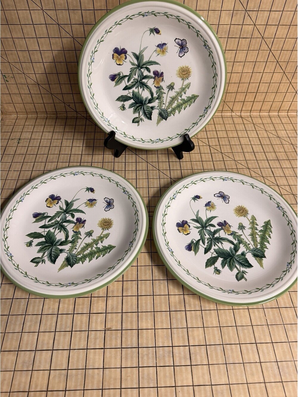 3 Studio Nova, GARDEN BLOOM Dinner Plates Great Condition 11" inches VTG